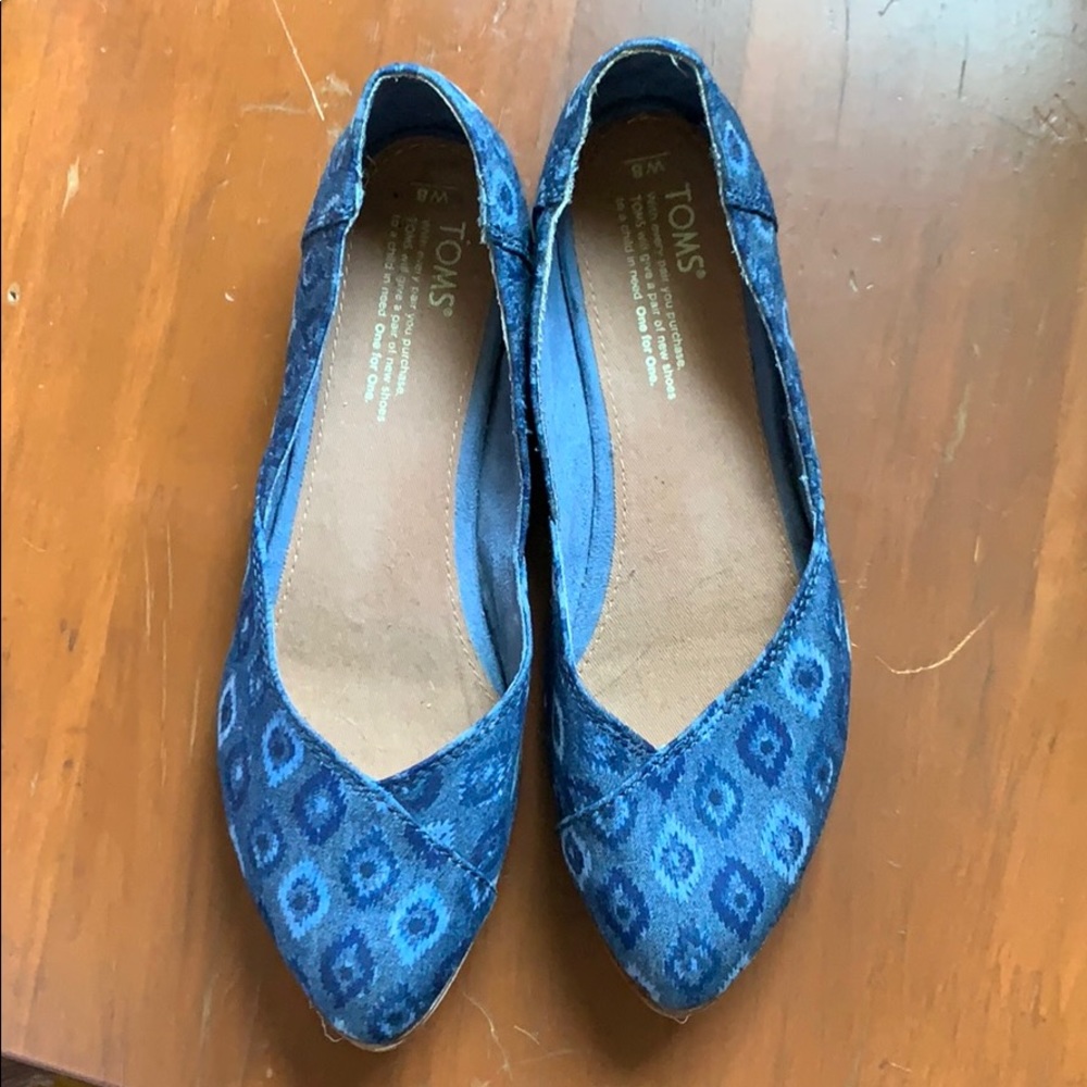 Toms Jutti flat size 8w.